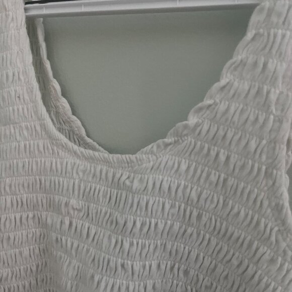 Hollister White Smocked Crop Tank Top – Size Small - Picture 6 of 11